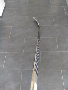 Predám profi hokejku Warrior Alpha LX PRO SR pravacka - 2