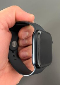 Predám hodinky Apple Watch 7 Midnight 45mm - 2