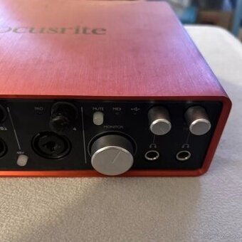 Focusrite scarlet 18i8 - 2