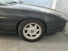 BMW 8 E31 Blatník pravý predný (poškodený) - 2