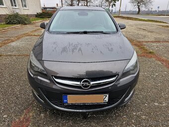 Predám zachovalý Opel Astra 1,4 Turbo benzím-6 rýchlostný - 2