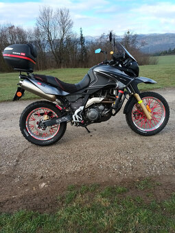 Aprilia Pegaso 650 Trail, cestovné enduro - 2