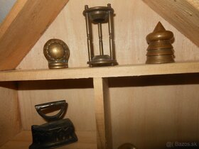Mosadzné miniatúry v domčeku - 2