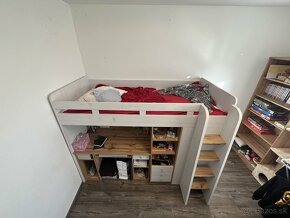 Poschodová posteľ s posteľou a skriňou - 2