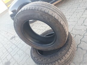 Predam 2ks preumatiky 215/60r16c zimne - 2