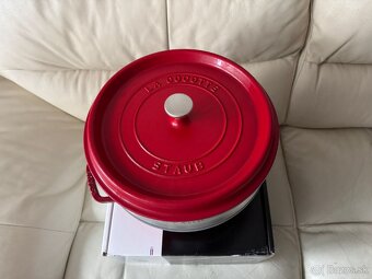 Profi liatinovy hrniec Staub Cocotte s parákom - 2