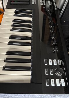 NI Komplete Kontrol S25 - 2