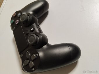 PS4 ovládač - 2