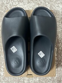 Yeezy slide - 2