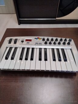 M-Audio Ozone MIDI Keyboard - 2