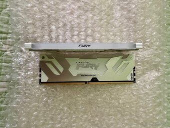 KINGSTON FURY RENEGADE RGB 32GB (2x16GB) DDR5 6400MT CL32 - 2