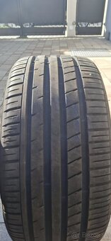 245/35 R19 - 2