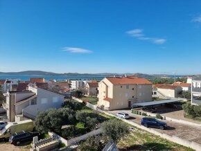 CHORVÁTSKO - Nové apartmány s pivnicou - VODICE - 2