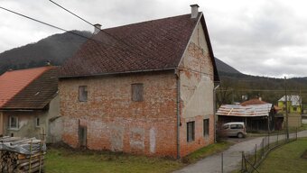 Dom na rekonštrukciu - Považská Teplá. - 2