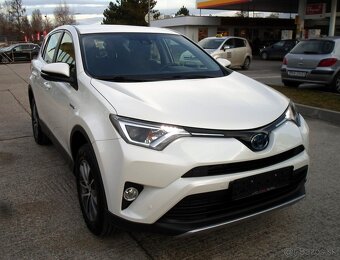 Toyota RAV4 2.5 Hybrid AWD e-four, automat,kamera,navigácia - 2