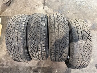 215/60R17 - 2