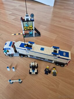 LEGO City 7743 Policajný kamión - 2