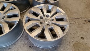 5x120 ALU disky pekné R17 Volkswagen - 2