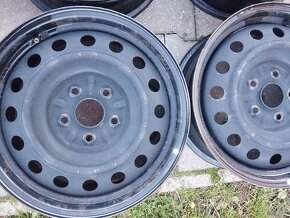 Toyota 16"5x114,3 ET 45 plechové disky - 2