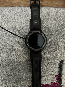 Smart hodinky Amazfit T-Rex Pro v čiernej farbe - 2