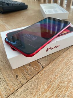 iPhone SE 2020 red - 2