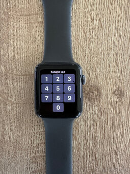 Apple Watch 3 42mm + remienky a kryt - 2