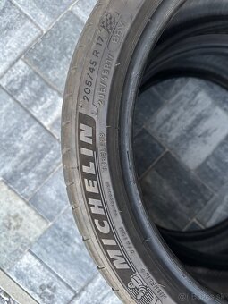 205/45 R17 DOT 2221 a 1921 dezén 3-4mm Michelin a Riken - 2