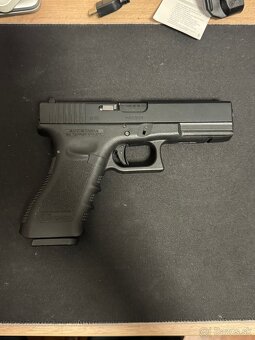 Airsoft glock 17 replika - 2