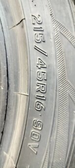 Predám 2 zimné pneumatiky 215/45 R16 90V Falken - 2