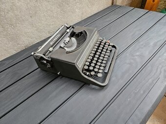 Olivetti Studio 42 pisaci stroj - 2