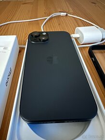 PREDÁM IPhone 15 Black , 128 GB + Apple Watch 8 45 mm - 2