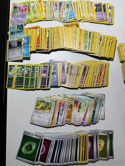 Predam asi 1000ks original POKEMON kariet rozny jazyk - 2