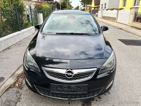 Predám Opel Astra 1.7 CDTi r.v. 2012 - 2