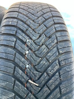 Celoročne pneumatiky Continental 215/60 R17 - 2