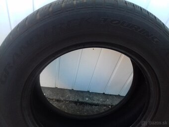 Predám pneu 215/65 R16 98H - 2