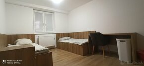 Prenajmem vacsiu izbu 280€, 10min pesi  od City Parku - 2