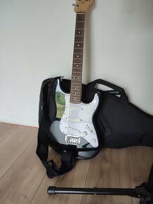 Elektrická gitara FENDER SQUIER set pre školáka. - 2