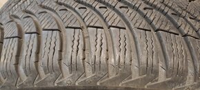 Predám 4ks jazdené zimné 215/45r17-90H Michelin - 2