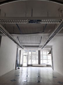 Prenájom obchodného priestoru 100m2 v centre Vranova - 2