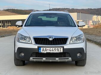 Škoda Octavia Combi Scout 2.0 TDI 4x4 Xenon Alcantara - 2