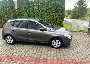 Hyundai i30 1,6 CW CRDi klima sada kol nafta manuál 66 kw - 2