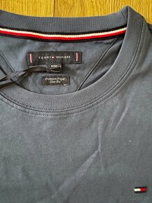 Pánske tričko modré Tommy Hilfiger M - 2