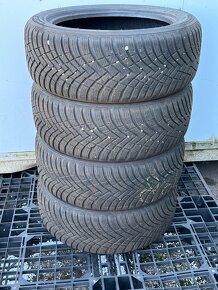 PREDÁM 4 kusy zimné pneumatiky HANKOOK 215/50 R17 95V - 2