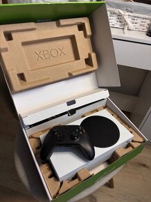 Xbox Series S 512GB + 2 ovládača + Bateriovy kit - 2