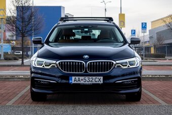 BMW Rad 5 Touring 530d xDrive A/T 2019 so strešnými nosičmi - 2