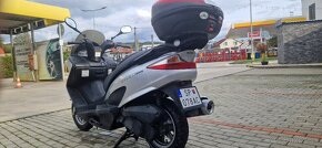 Suzuki Burgman 125i maxi skúter - 2