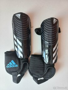 Kopačky Adidas veľ.EU30 a chrániče Adidas - 2