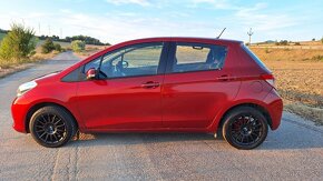 TOYOTA Yaris 1.0 , SR,r.2013 - 2