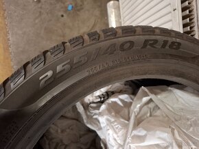 Predám Zimné Pneu PIRELLI  -  225/45 R18 / 255/40 R18 - 2