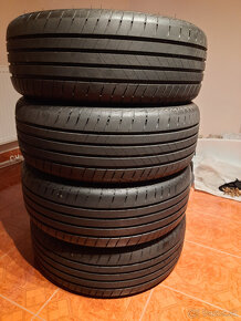 Predám prémiové letné pneu 235/55 r 18 Brigestone Turanza - 2